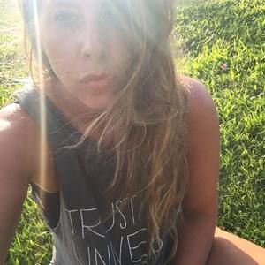 Meet your Posher, Lia